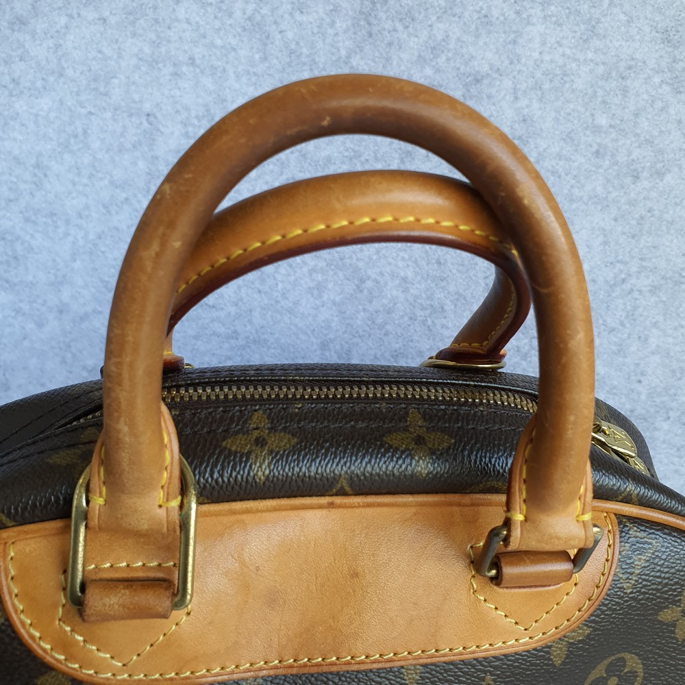 LV Trouville Bag Monogram Canvas with Leather and Gold Hardware #TKCK-3 –  Luxuy Vintage