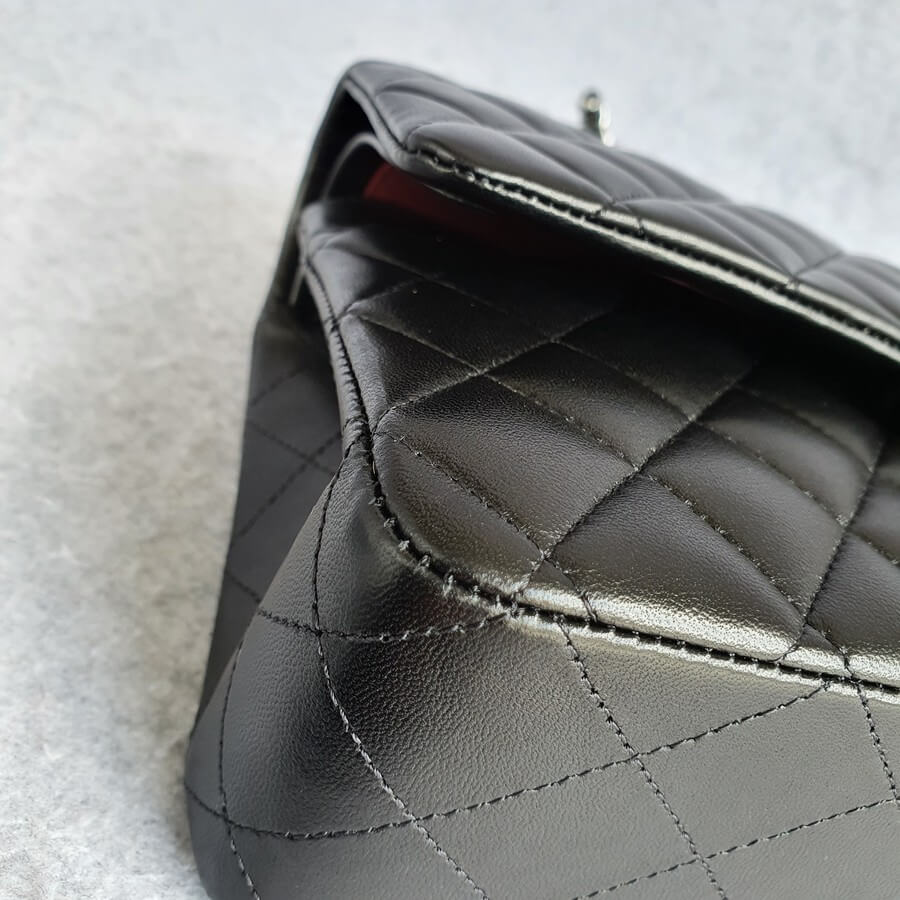 For classic Flap Bag Medium A01112-bottom Length 25.5 