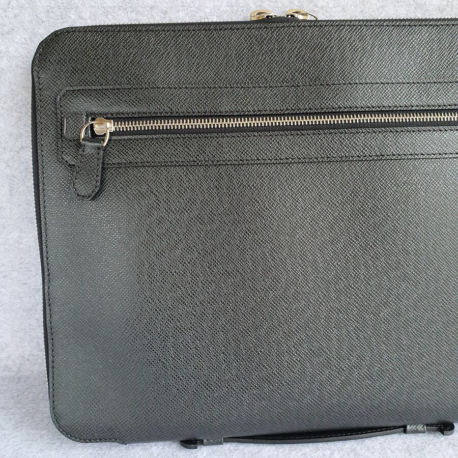 LOUIS VUITTON "MOSKOVA" Taiga Leather Briefcase / Portfolio -  Made In France