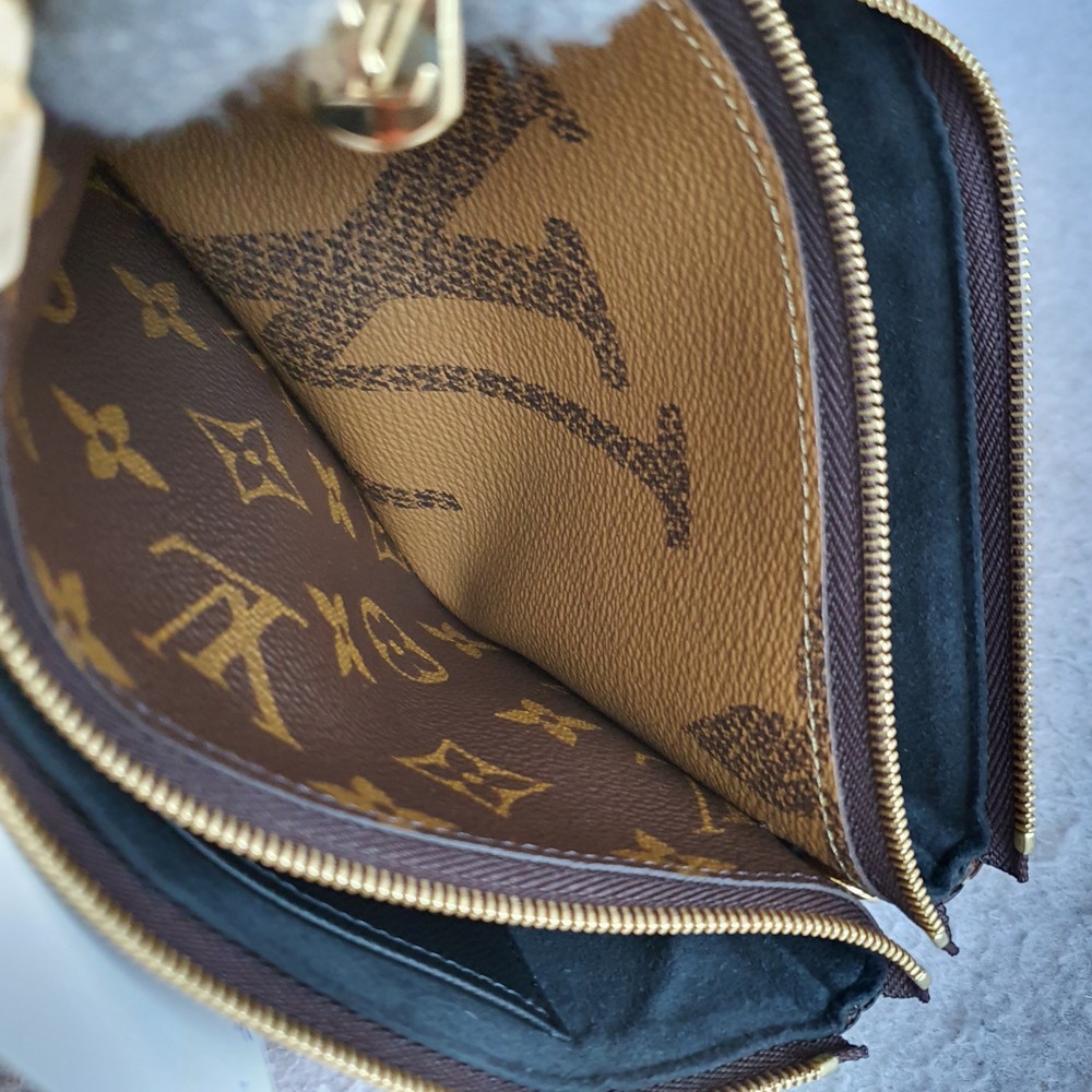 Louis Vuitton Monogram Canvas Double Zipper Wallet M61723, Facebook  Marketplace