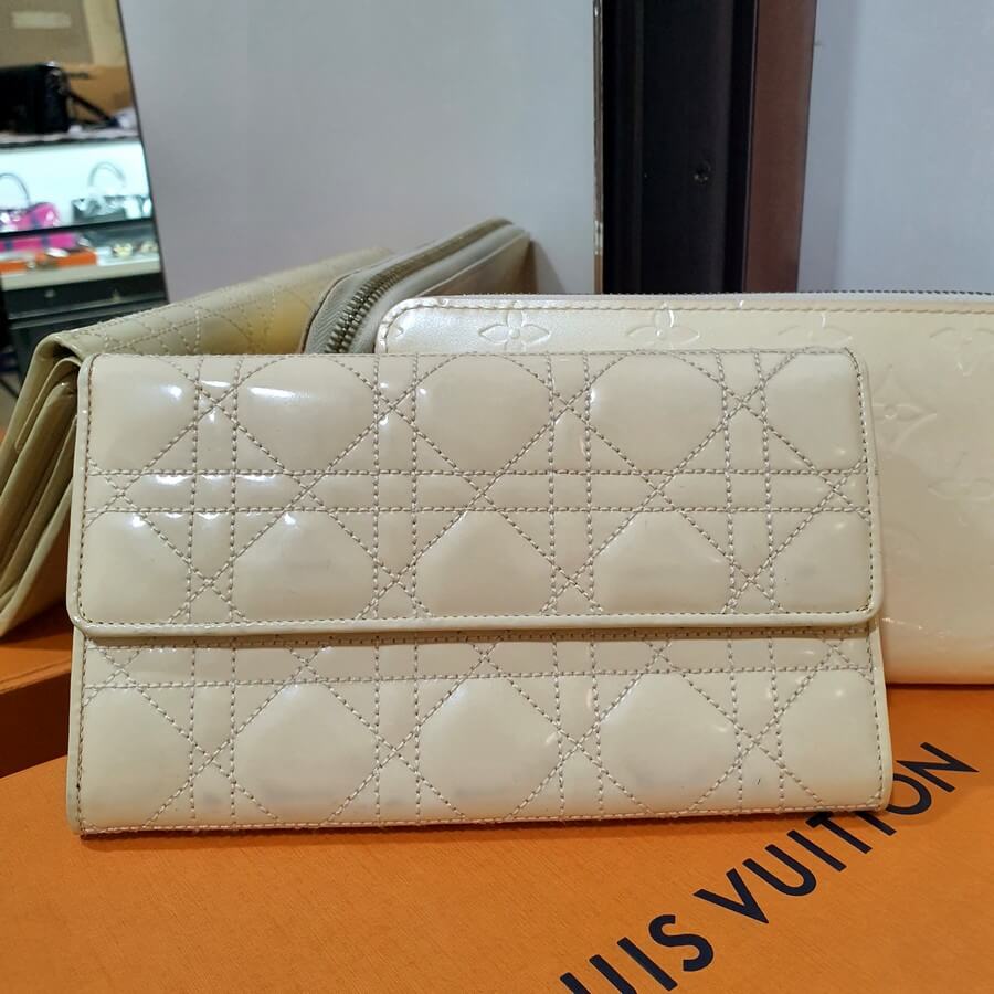 Dior Vintage Wallet Pearl White Patent Leather with Gold Hardware #OEKL-5