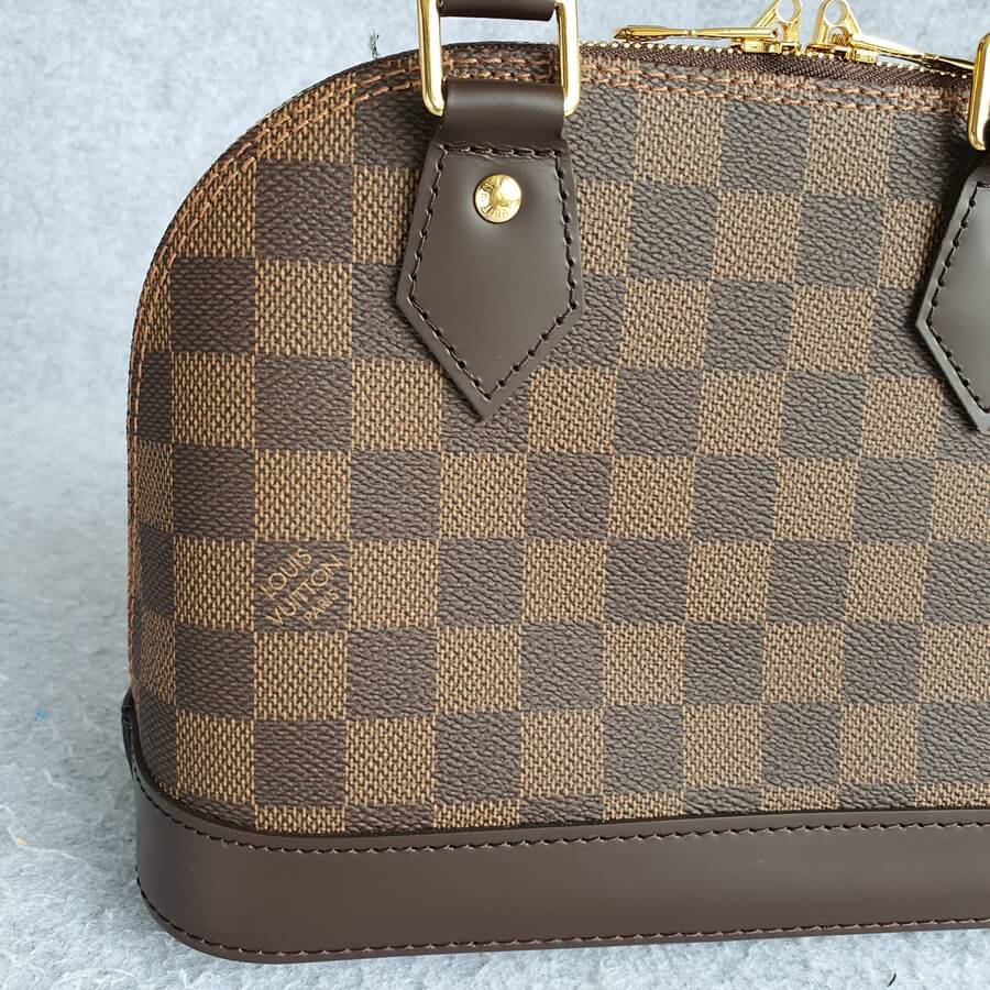 Alma bb leather handbag Louis Vuitton Beige in Leather - 33213537