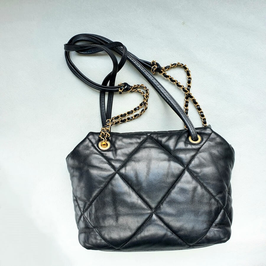 Chanel Shoulder Bag Black Smooth Leather with Gold Hardware #OUUL-1