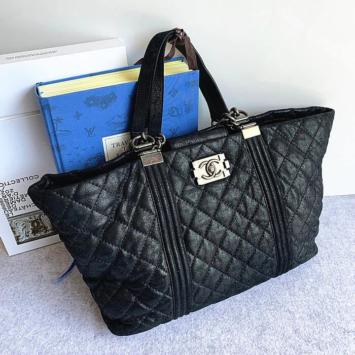Chanel Shoulder Bag Black Calfskin with Ruthenium Hardware #TTLR-5