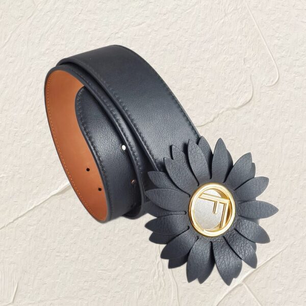 Fendi Daisy Belt Bag Size 8534 Black Calf Leather with Gold Hardware #RKUS-11