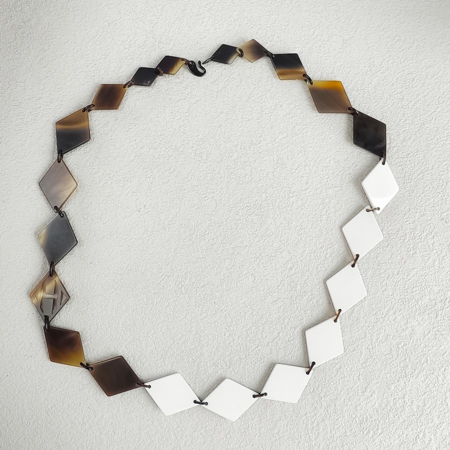 Hermes Necklace in Horn and Lacquered Wood #GUUCS-7